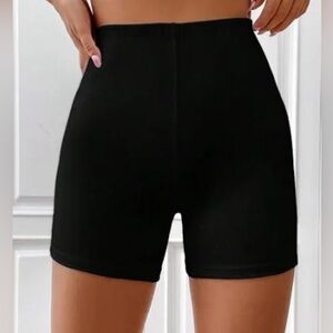 Ribbed Biker Shorts 🖤